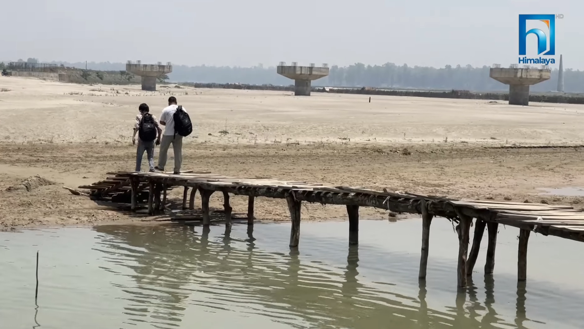 कञ्चनपुरमा दोदा नदी कारण सास्ती, वारपार गर्न शुल्क (भिडियो रिपोर्टसहित)