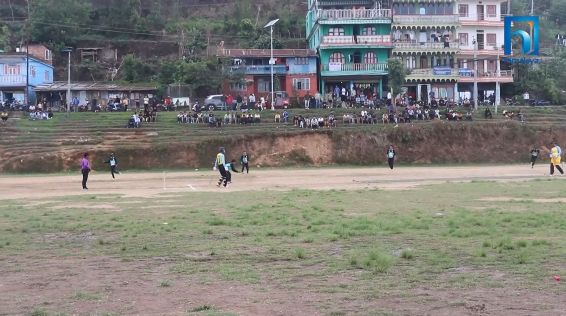इलामका युवामा क्रिकेटमा बढ्दो आकर्षण, संरचना नबन्दा समस्या (भिडियो रिपोर्टसहित)