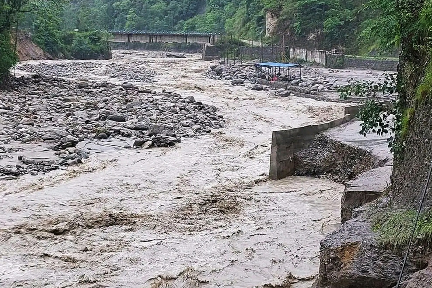 ताप्लेजुङ अपडेट : एक जनाको शव भेटियो, खोजी तथा उद्धार कार्य जारी