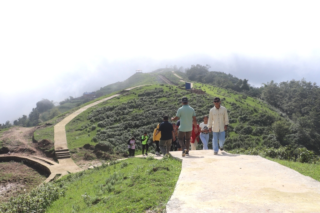 हतुवागढीमा पदमार्ग निर्माण गरिँदै