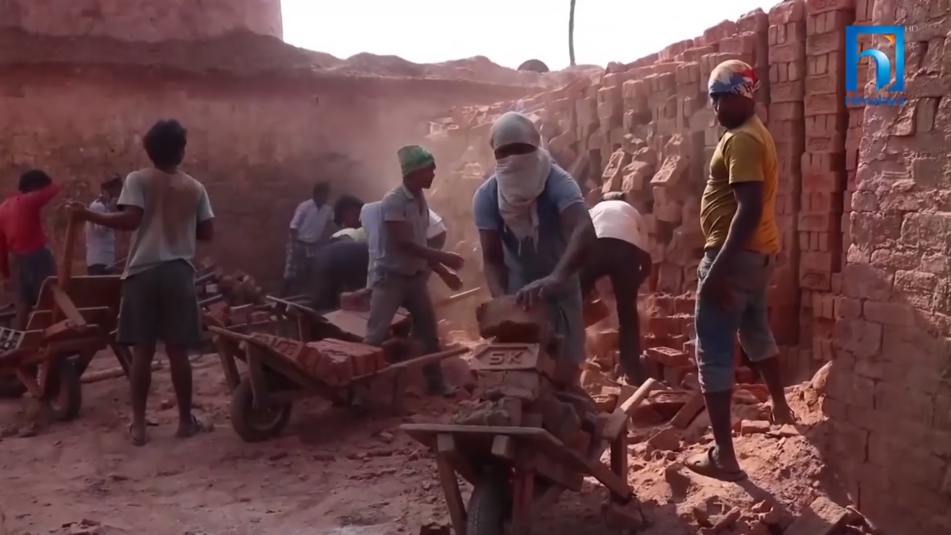 श्रमिकको टिठलाग्दो ज्याला, पुग्दैन भरिपेट खान (भिडियो रिपोर्टसहित)