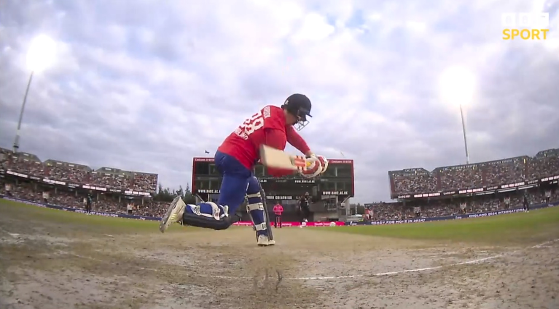 दोस्रो ट्वेन्टी–ट्वेन्टी क्रिकेटमा इंग्ल्याण्डसँग न्युजिल्याण्ड ९५ रनले पराजित