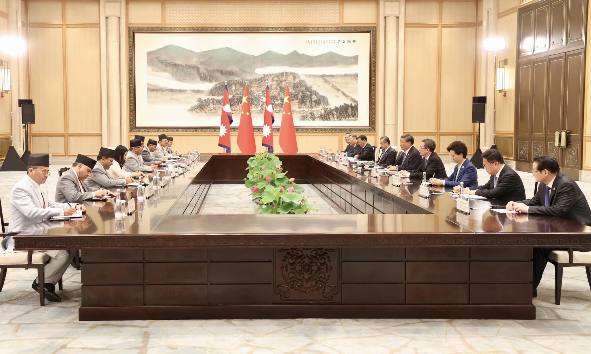 प्रधानमन्त्रीको चीन भ्रमणका क्रममा दुई देशबीच १३ बुँदे समझदारीपत्रमा हस्ताक्षर