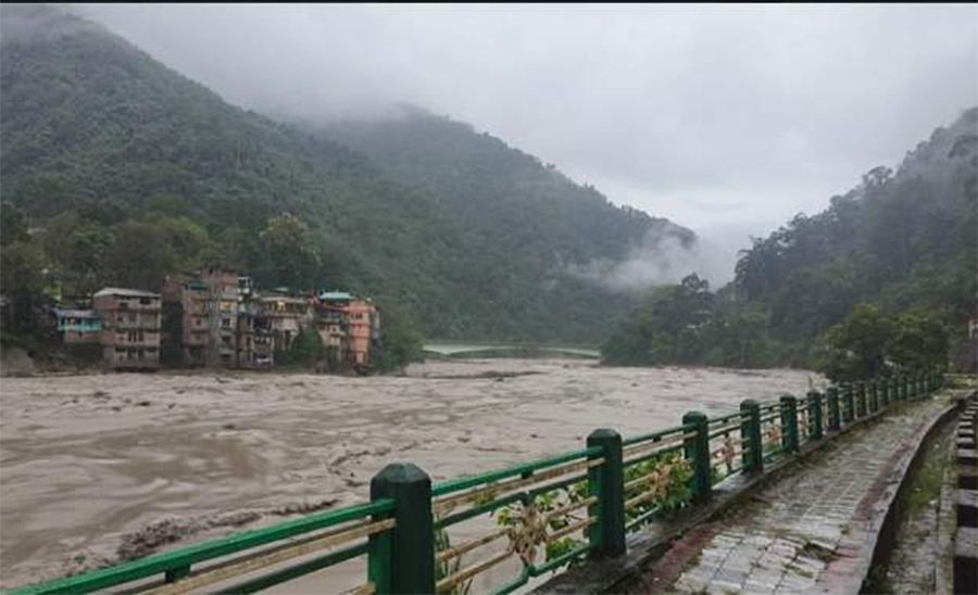 सिक्किममा बाढीले बगाउँदा २३ जना सैनिक बेपत्ता