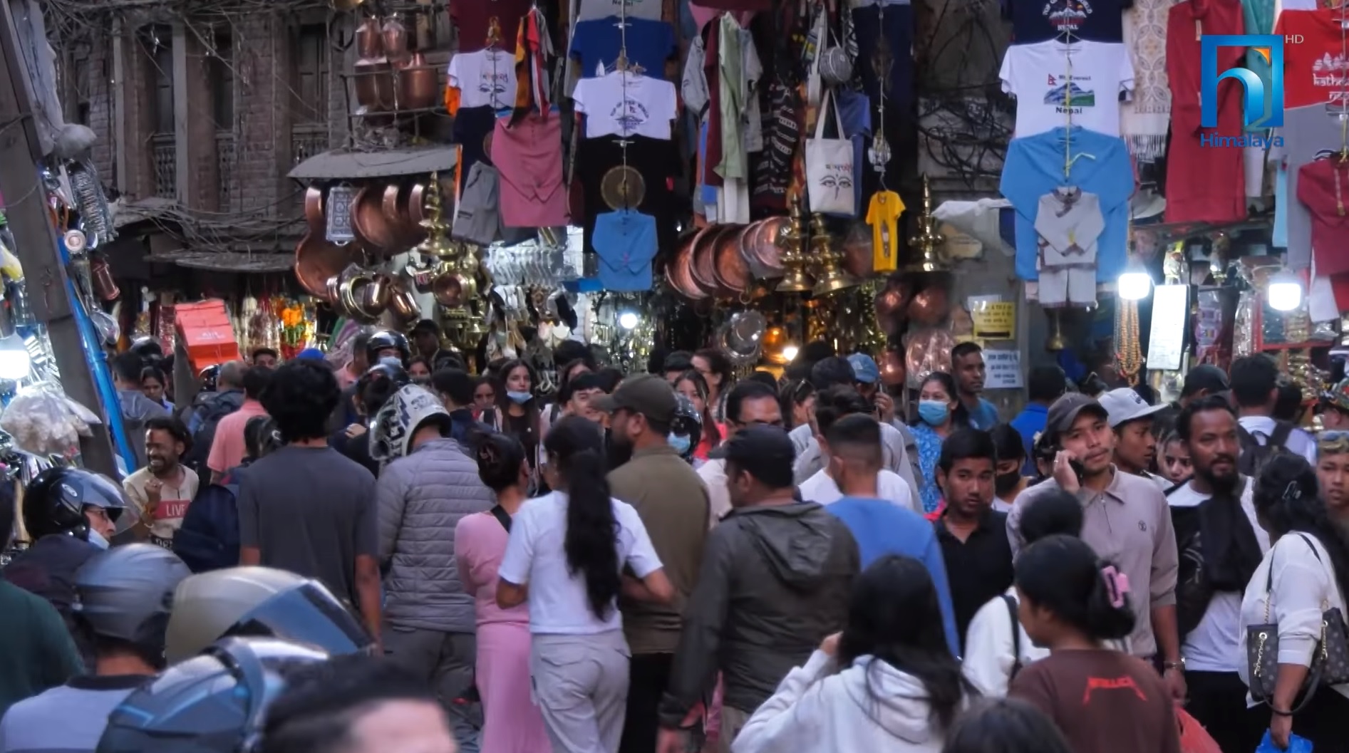 काठमाडौंको सस्तोबजारमा ग्राहकको चहलपहल (भिडियो रिपोर्टसहित)