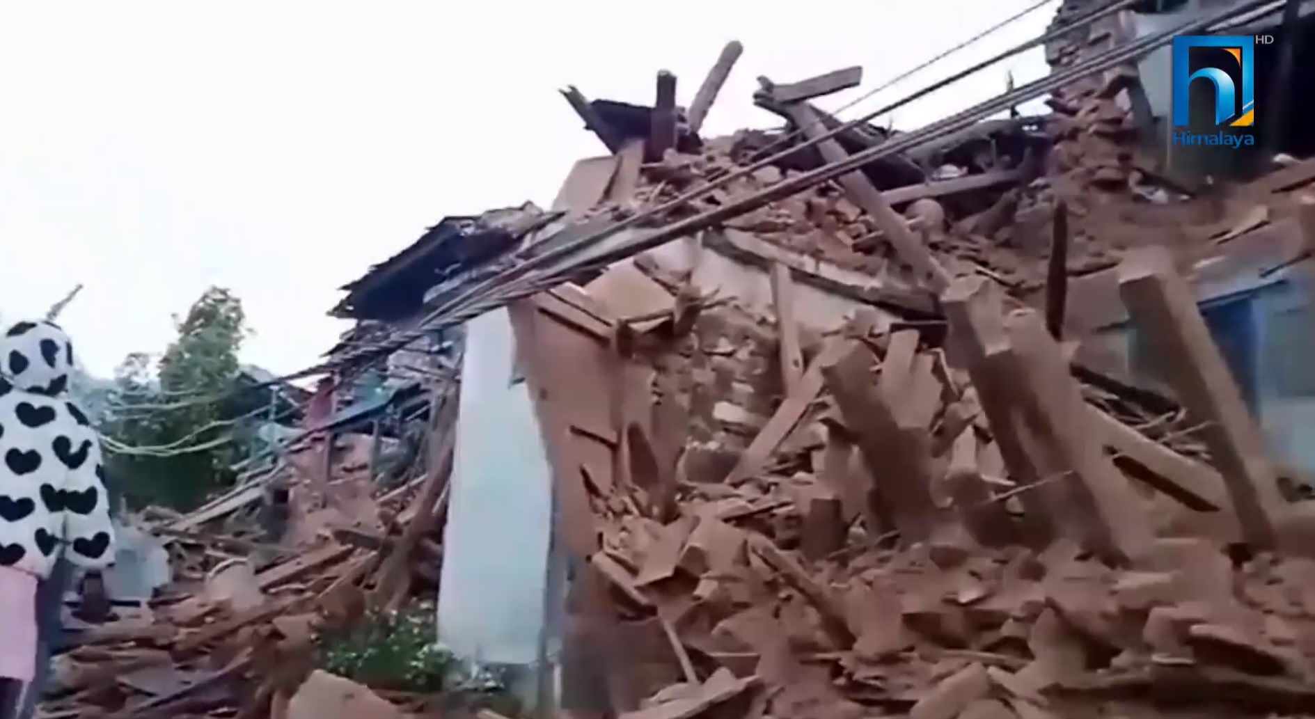 भूकम्पपीडित गास र बासको पर्खाइमा, सरकारमाथि दबाब (भिडियो रिपोर्टसहित)